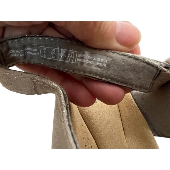 Clarks Merliah Sheryl Flower Applique Comfort Sandals  8.5  NWOB  Taupe Metallic - Picture 14 of 15